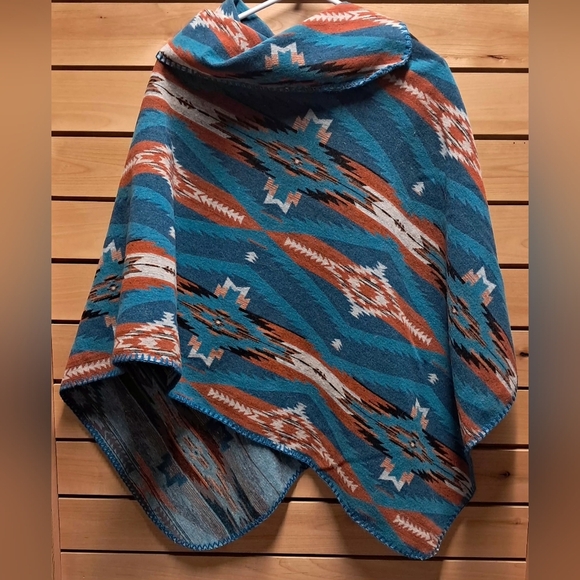 Southwestern Poncho OS - Picture 4 of 5